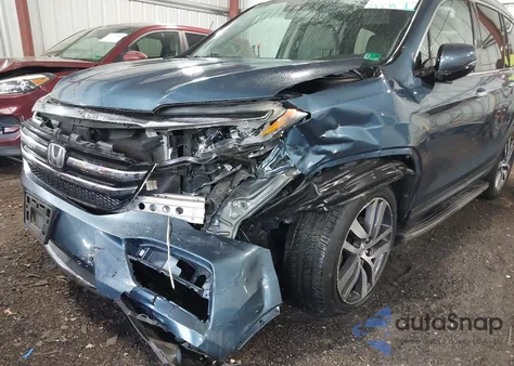 2017 Honda Pilot Touring z USA, uszkodzony, nr VIN 5FNYF6H96HB081123